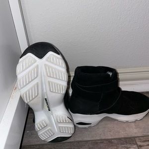 Sketchers boots